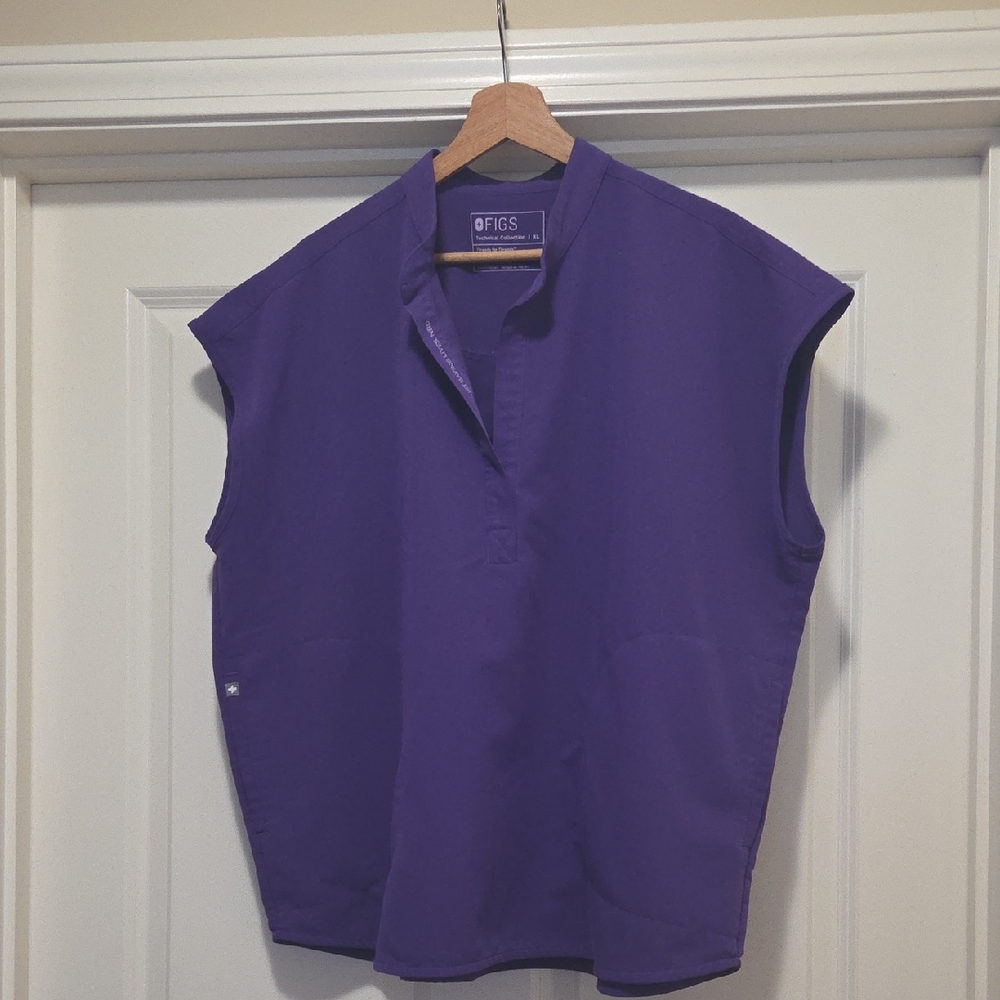 FIGS Rafaela Top In Digital Grape XL